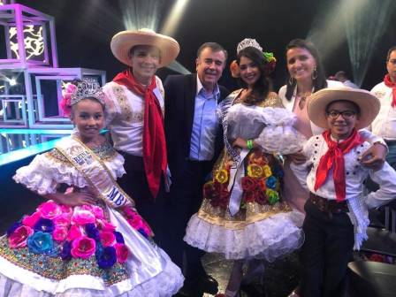 La delegación del departamento del Huila compartió escenario con personalidades del canal Caracol.